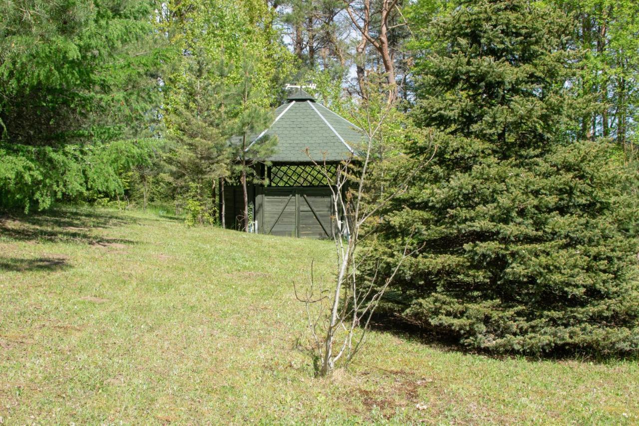 Gospodarstwo Agroturystyczne Nad Jeziorem Wsrod Lasow Lipnica  Exteriör bild